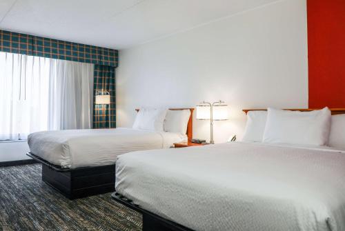Ramada by Wyndham Cumberland Downtown - image 7