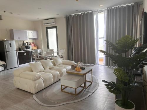 Shine Three Bedroom Apartment Nguyễn Xiển