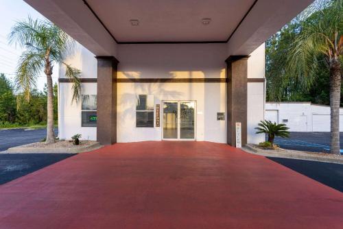 Travelodge by Wyndham Kingsland GA - image 4