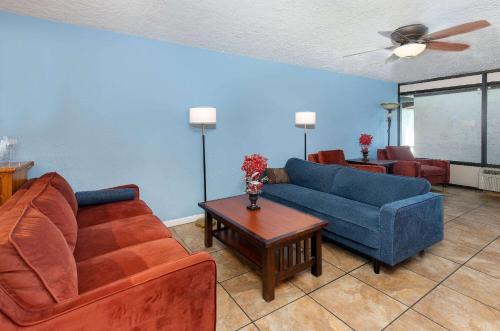 Lobby, Americana Inn a Travelodge by Wyndham in Pigeon Forge (TN)