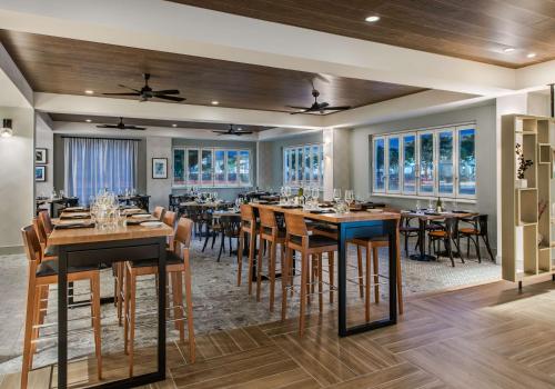 Restaurant, Coast Rehoboth Beach, Tapestry Collection by Hilton in Rehoboth Beach (DE)