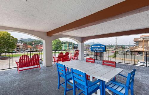 View, Americana Inn a Travelodge by Wyndham in Pigeon Forge (TN)