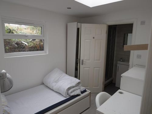 The Old Guest House, Norbury Avenue