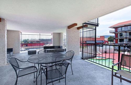 View, Americana Inn a Travelodge by Wyndham in Pigeon Forge (TN)