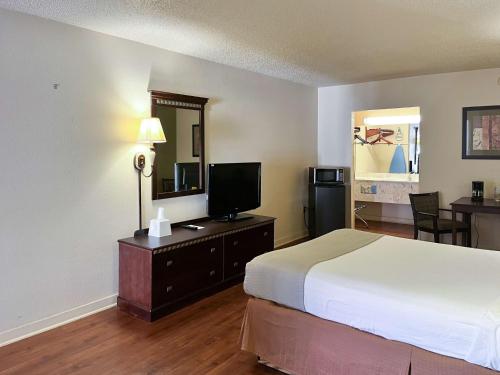 Queen Room with Two Queen Beds - Disability Access - Non-Smoking