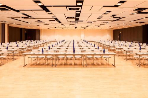 Madrid Marriott Auditorium Hotel & Conference Center - image 8