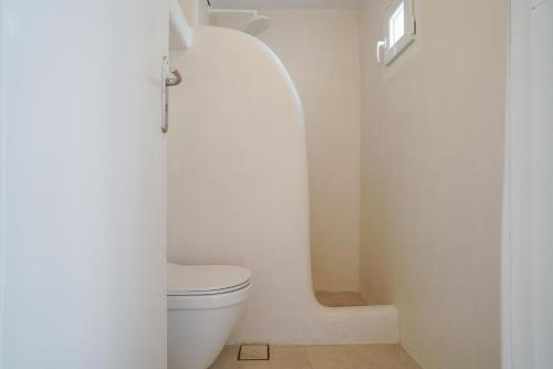 Standard King Room image 7
