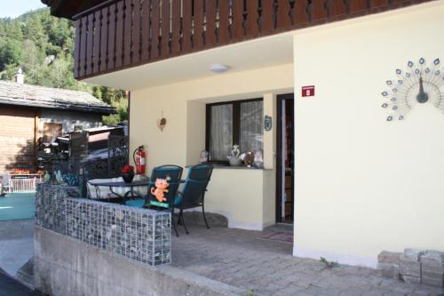  Chalet Bodenbrücke in Eisten