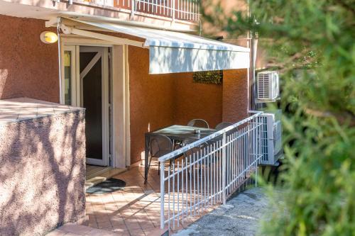 Apartment with Patio - Basement