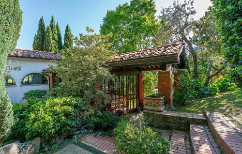 Kert, Tuscany Villa Gorello. Villa in Toscana. Jacuzzi con tetto in cristallo,piscina in Puliciano