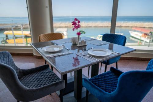 Restaurant, Radwa Ramada Resort in Yanbu