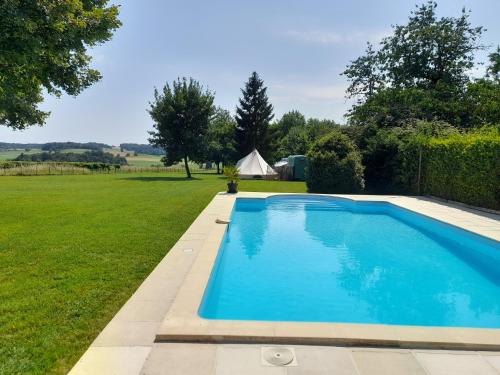 Peldbaseins, Bellevues Glamping and Camping in Sousmoulins