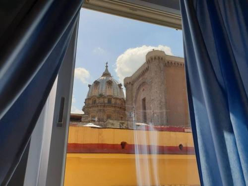 Lovely 11 guests flat, Via Tribunali, City Center!