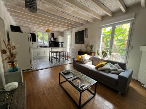 Maison de charme proche gare gîte à louer Le Gond