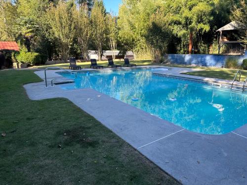 Hideaway Pool Retreat 18 miles from downtown Atlanta in South Fulton