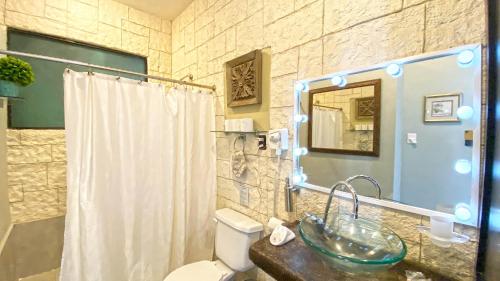 Nice CONDO close to the Beach Puerto Morelos- Ground Floor-King in Puerto Morelos, Mexico