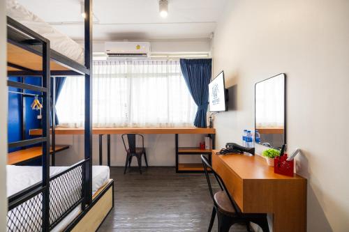 room detail thumbnail 1