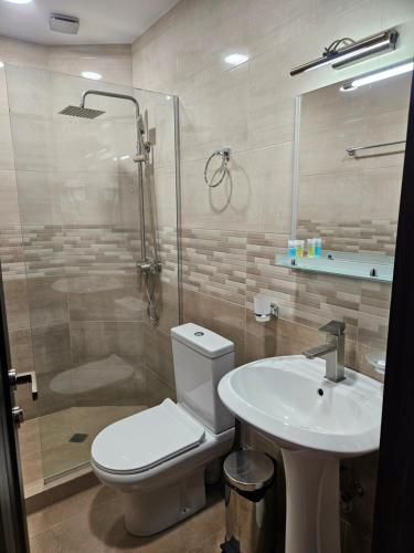 Twin Room with Shower