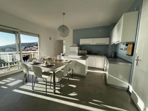 Kitchen, Kavajin Rooms in Duce