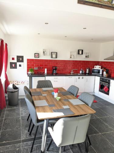 Seadmed, Shore Cottage on Valentia Island - Cosy comfort at the sea in Kerry in Knights Town