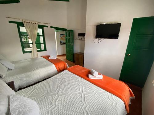 Quadruple Room with Private Bathroom image 4