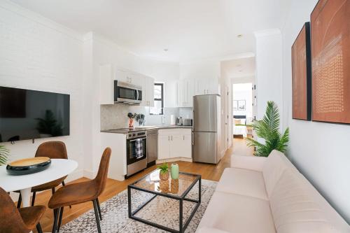 1290-13 Newly Renovated 2 Bedrooms in UES in New York, USA