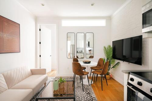 1290-13 Newly Renovated 2 Bedrooms in UES in New York, USA