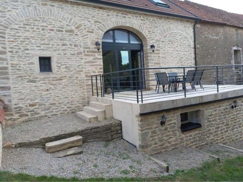 Зовнішній вигляд готелю, Les Ailes de Verrey sous Drée : Maison Familiale (Les Ailes de Verrey sous Dree : Maison Familiale) in Сомбернон