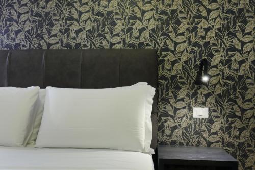 Standard Double Room image 2