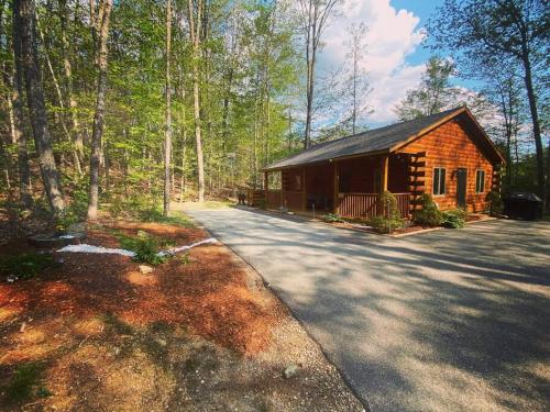 Couples Getaway Log Cabin in the White Mountains