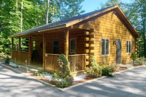 Couples Getaway Log Cabin in the White Mountains