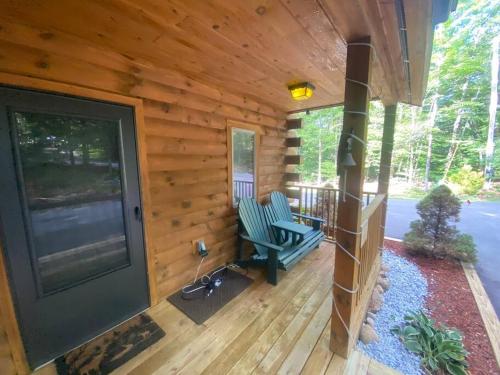 Couples Getaway Log Cabin in the White Mountains