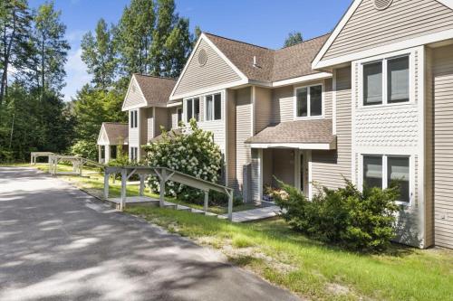 New host! Exceptional Sunday River Ski In Ski Out Condo - Bethel, ME