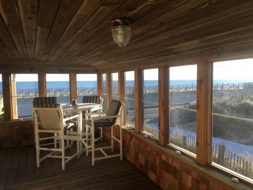 Serendipity OBX: Oceanside Cottage on the Beach Rd in Kitty Hawk (NC)