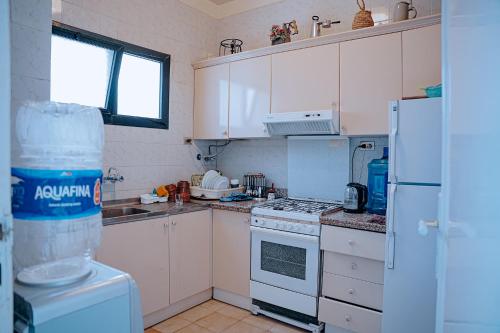 Cocina, Tunis Oasis 4 Bedrooms private villa with private pool in Faiyum