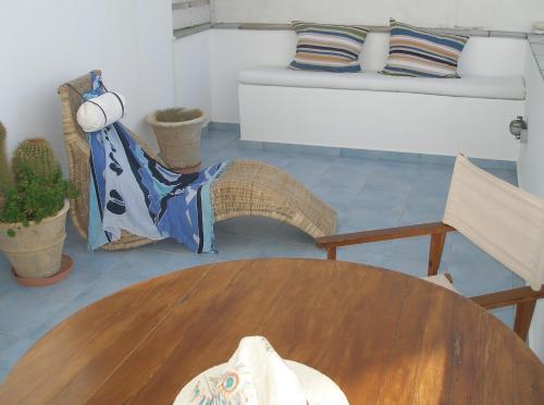  Inaxos studios, viewing Apollo temple. in Naxos Chora