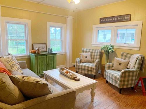 Green Acres Farmhouse Fugitive Beach/Military/MS&T Green Acres Farmhouse Fugitive Beach/Military/MS&T