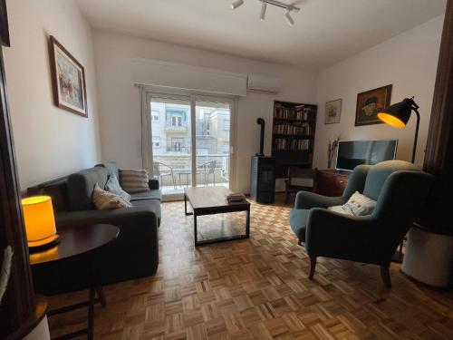 Stylish Apartment with Balcony Cozy Stay in excellent Location