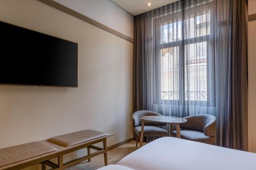 AC Hotel Recoletos by Marriott Room Type - Standard Room, 1 Queen Bed