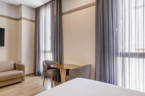 AC Hotel Recoletos - image 11