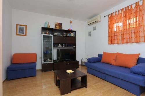 One-Bedroom Apartment with Terrace room in Apartments by the sea Baska Voda Makarska - 21774