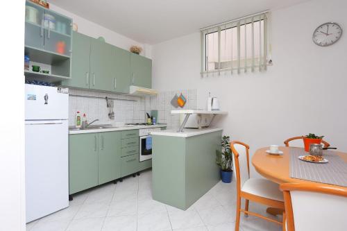One-Bedroom Apartment with Terrace image 5