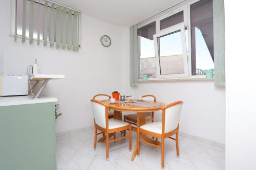 One-Bedroom Apartment with Terrace image 4