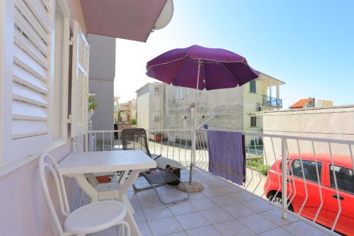 One-Bedroom Apartment with Terrace image 3