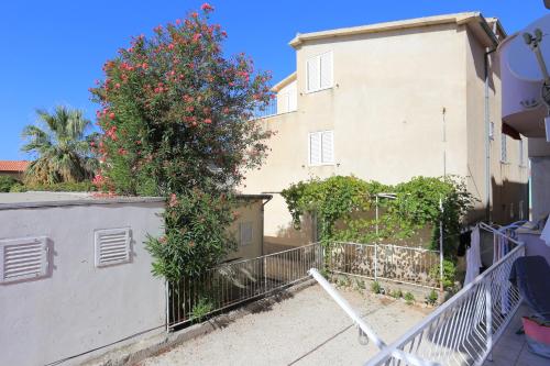 One-Bedroom Apartment with Terrace image 2
