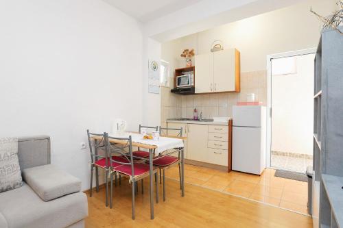 One-Bedroom Apartment with Terrace image 4