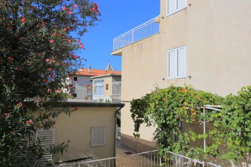 One-Bedroom Apartment with Terrace image 2