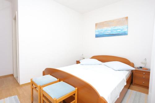 One-Bedroom Apartment with Terrace image 9