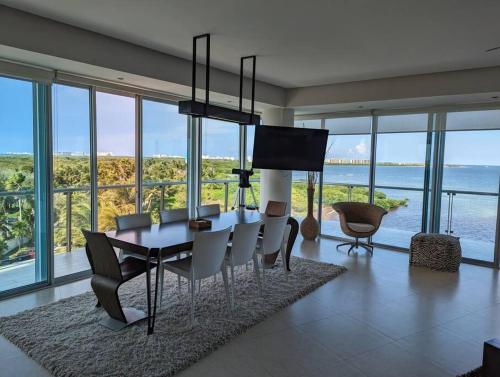 Peninsula Luxury Apartments with ocean front and espectacular views - no pets, Канкун (фото 5)