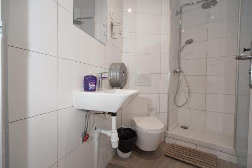 Enjoy Hostel - image 14